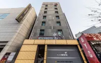 松炭設計圖蘭飯店 振威川市民遊園地附近的飯店