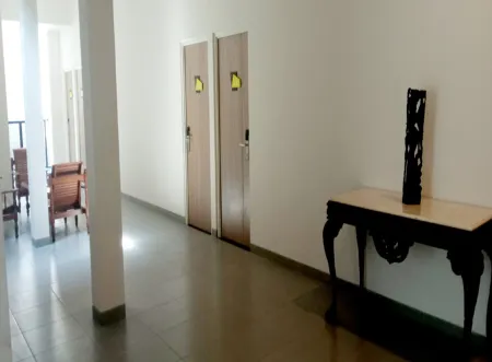 Login Hotel by Rainbow House Отели рядом с достопримечательностью «Tugu Muda»