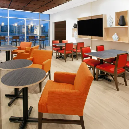 Holiday Inn Express & Suites STERLING HEIGHTS-DETROIT AREA by IHG