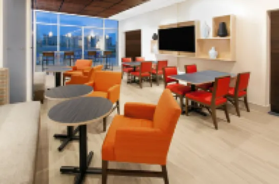 Holiday Inn Express & Suites STERLING HEIGHTS-DETROIT AREA by IHG