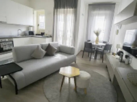 Charming & Modern 3Br Apt in the Heart of Asti アスティのホテル