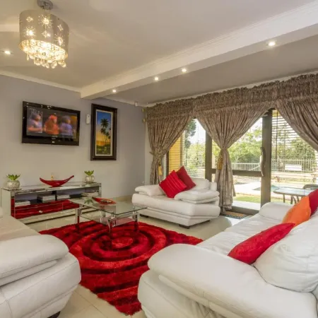Room-Ezulwini Guest House - Queen Room w