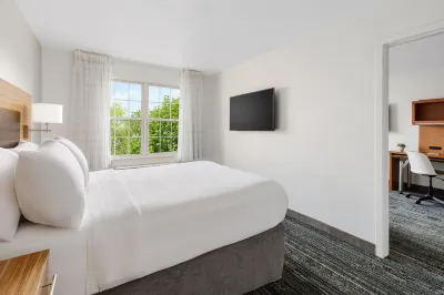 TownePlace Suites Manchester-Boston Regional Airport Hotels near Manchester–Boston Regional Airport