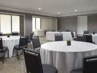 Best Western Parkway Hotel Toronto North Hotels near Fairview Mall