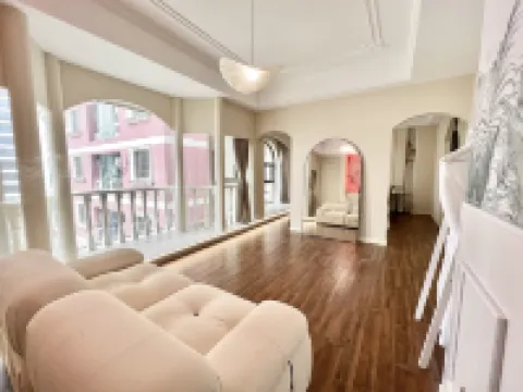 Yicheng High-altitude River View Homestay (Chongqing Hongyadong Chaotianmen Square)