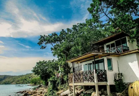 Phi Phi Cozy Seafront Resort