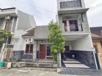 Kenayan Homestay Jogja Hotels near Respati Yogyakarta University, Campus 2