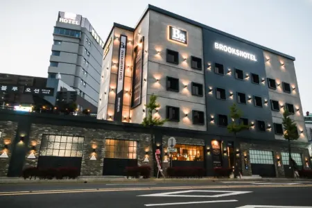 Brooks Hotel Tongyeong Отели в г. Тхонъён