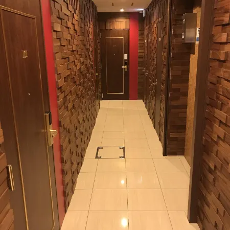 Hotel Boti Boti Отели рядом с достопримечательностью «Концертный зал Namba Hatch»