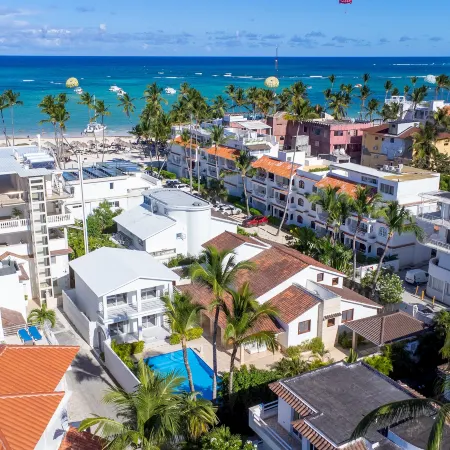 Beachfront 8Br Villa with Pool & Maid *Los Corales