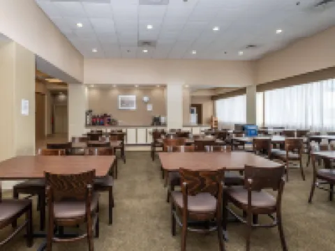 La Quinta Inn & Suites by Wyndham New Haven Hotels in New Haven