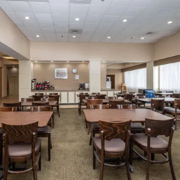 La Quinta Inn & Suites by Wyndham New Haven Отели в г. Нью-Хейвен