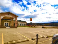 Super 8 by Wyndham Hinton - parking