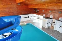 Travelodge by Wyndham Golden Sportsman Lodge - vasca da bagno