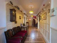 Ardwyn House Hotels in Maescar