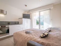 Les Pieds Dans l'Eau