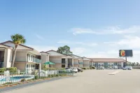 Super 8 by Wyndham Adel GA I-75 Hotels in Adel