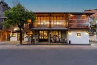 Shamrock Chiangmai Hotel-Adult only Hotels near Wat Pan Tao