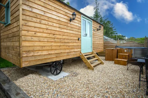 Rosemary - 1 Bedroom Shepherd's Hut - Amroth - 3-Star