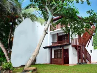 烏納瓦圖納喬斯度假村 Unawatuna Public Beach附近的飯店