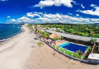 Juness Beach Resort Hotel di Bagac