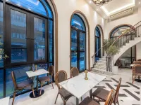 Cherie Bangkok Boutique Hotel Hotels near Queen’s Gallery