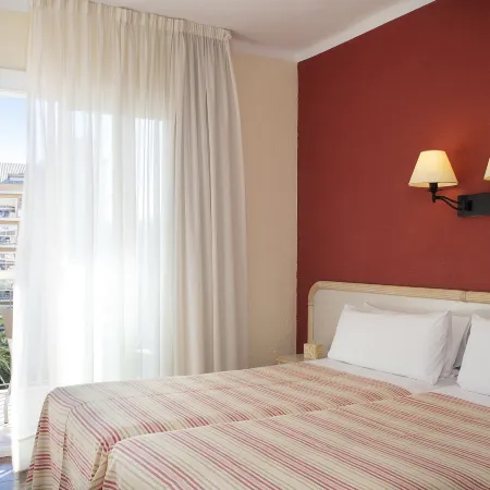 Luna Park Hotel Yoga & Spa Отели в г. Мальграт-де-Мар