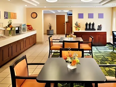 Fairfield Inn & Suites Albany East Greenbush Отели в г. Восток Гринбуш