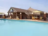 Days Inn by Wyndham Nashville North/Opryland Area - Motels