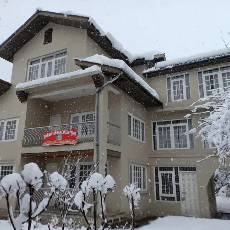 Snow Leopard Lodge