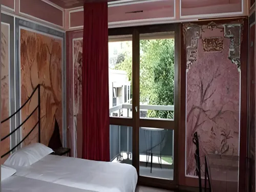 Hotel de La Gare Hotels in Tresserve