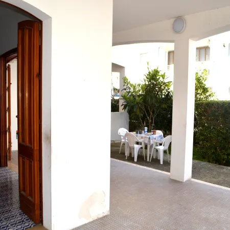 Nami Holiday Home for Six Guests with Outdoor Space