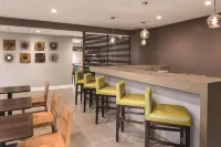 Country Inn & Suites by Radisson, Chicago-Hoffman - breakfast