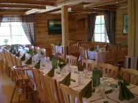 Isokenkäisten Klubi - Wilderness Lodge