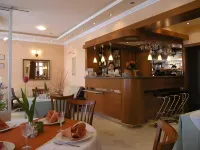 Hotel Isabell Győr فنادق في جيور
