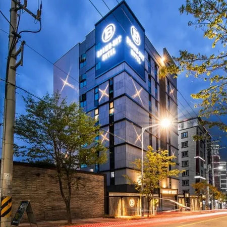 Brown Dot Hotel Jeonggwan Отели рядом с достопримечательностью «Пляж Имранг»