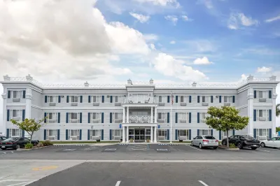 Best Western Salinas Monterey Hotel Отели рядом с достопримечательностью «Национальный центр Стейнбека»