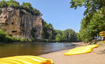 Gite Primevert - Beautiful Home in Vitrac with Wifi and 2 Bedrooms