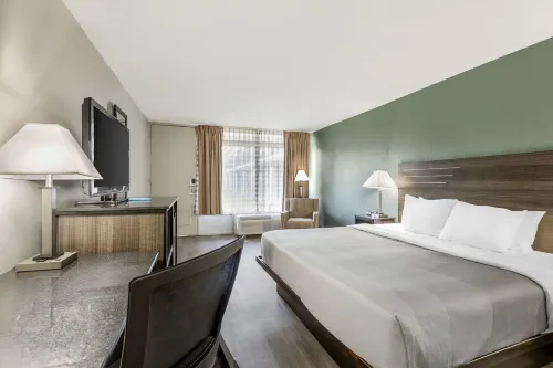 Quality Inn & Suites Hotels in Santee