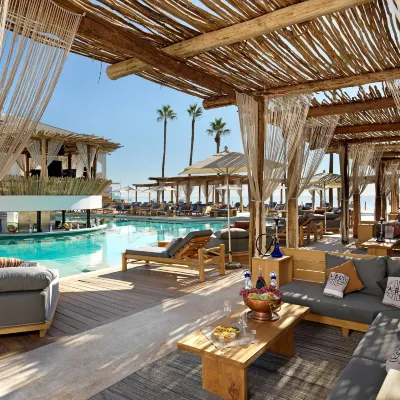 ME Cabo by Meliá – Adults Only Отели рядом с достопримечательностью «Пляж Медано»