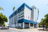 Holiday Inn Express Van Nuys Hôtels à proximité de l'Los Angeles Whiteman Apt