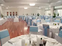 Sfera's Park Suites & Convention Centre Hotels in Fairview Park