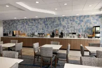 La Quinta Inn & Suites by Wyndham Springfield Airport Plaza - breakfast