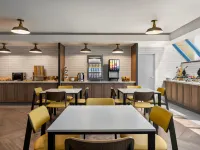 Fairfield Inn & Suites Madison South Hotel berhampiran Dataran Capitol