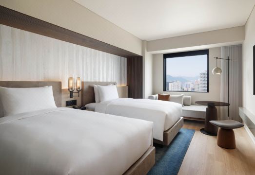 1. 코트야드 바이 ..