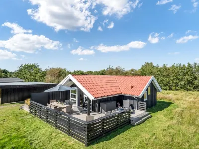 "Skyler" - 1km from the Sea
