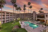 Best Western Plus Scottsdale Thunderbird Suites Hotels in Scottsdale