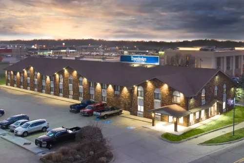 Travelodge by Wyndham Elkhart Hotels in Elkhart