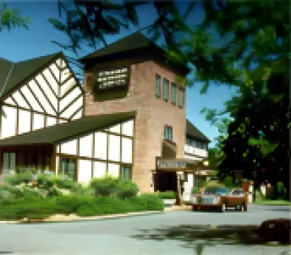 East Norwich Inn Hotels in Glen Cove