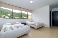 Hotel Axis Inn by Geh Suites